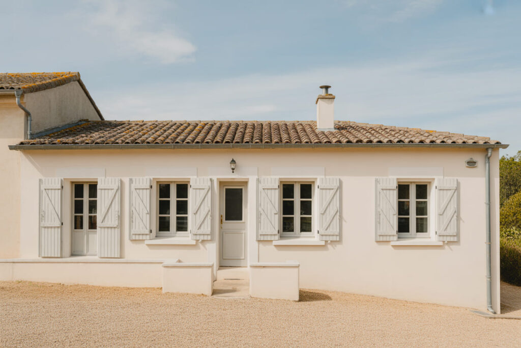 Une maison cohérente à Marmande : toit, façades et boiseries assortis